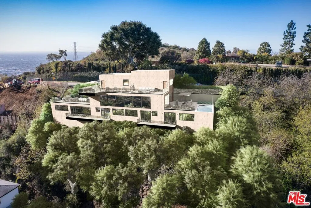 7315 W Pyramid Place, Los Angeles, California 90046 home-pic-1